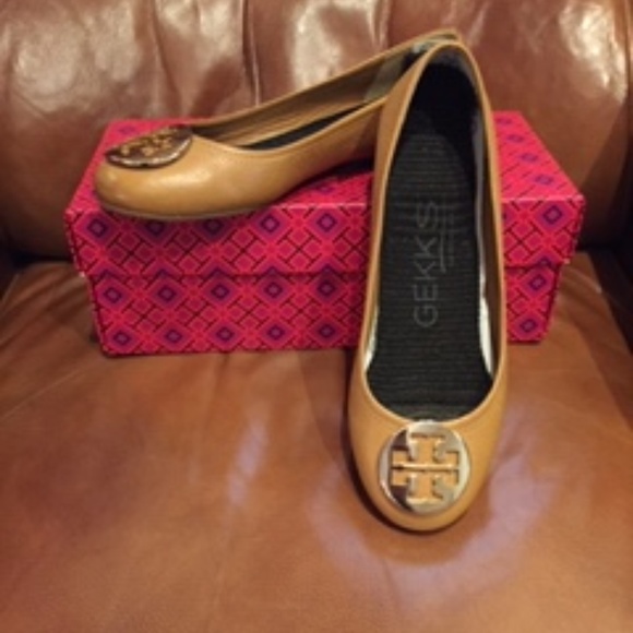 Tory Burch Shoes - Tory Burch Royal Tan/Gold Reva Flats 7.5